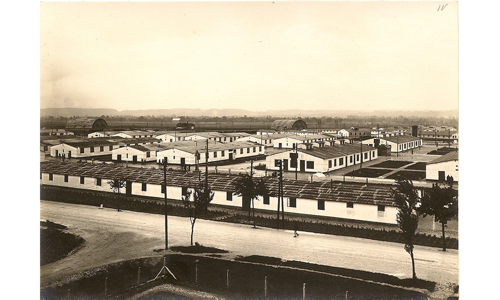 Die Baracken des Kriegsgefangenenlager von 1914 bis 1918 entlang der B1. - 