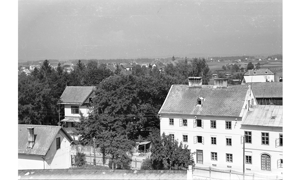 Bauernhof um 1925, Hollerbauer in Ödt. Das Dach mit Stroh gedeckt