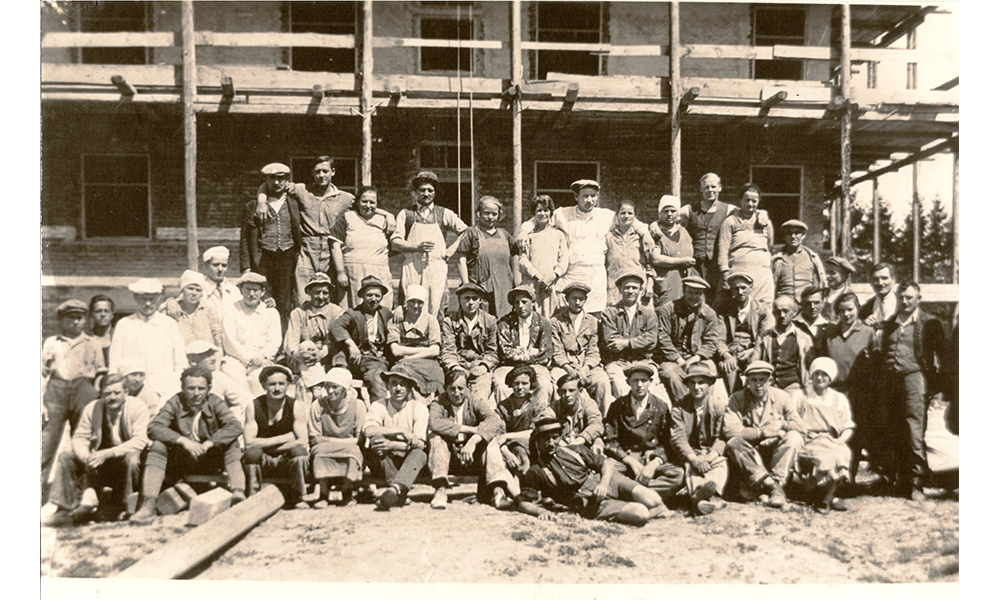 1927 oder 1928:  Arbeiter beim Bau der Gemeindehäuser in der Dr. Knechtlstraße - 