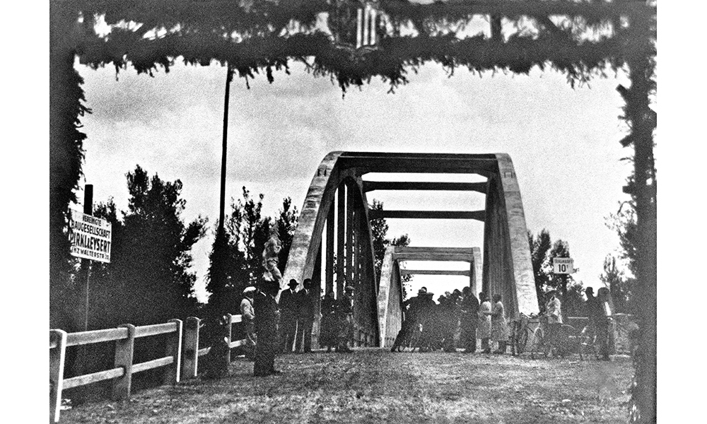 Eröffnung der neuen Straßenbrücke über die Traun 1932. Wurde 1945 gesprengt. Fotograf H. Haider - 