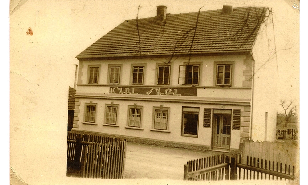 Die Gemischtwarenhandlung Sagl in St.Martin um 1938. - 
