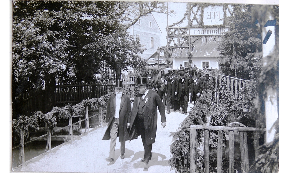 35 jähriges Bestandsfest der Betriebsfeuerwehr Enderlin am 28.  Juni 1914,  links Dir. BRUNNER, rechts Ing. Raimund RAAB
