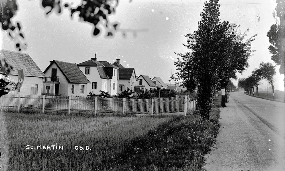 An der Bundesstrasse 1 bei St. Martin 1939. Foto Haider