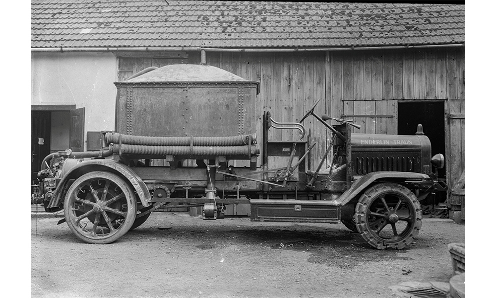 Gemeinde Auto um 1935. Vielleicht von der Zeugdruckerei Gebrüder Enderlin erworben. Foto Haider