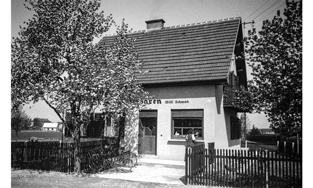 Tabakwaren SCHWAB  um 1942 in der Bahnhofstraße. Foto Haider